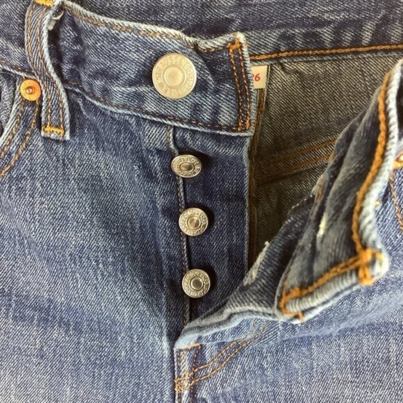 LEVI’S WEDGIE WHITE OAK CONE VINTAGE STYLE JEANS SHORTS - Picture 4 of 13